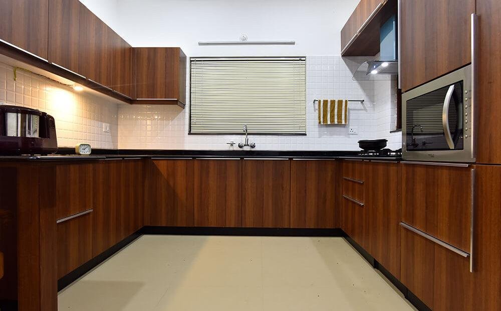 classic-wood-finish-u-shaped-kitchen-parkland-thrissur-kerala