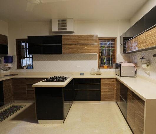 modern-wood-finish-modular-kitchen-parkland-thrissur-kerala