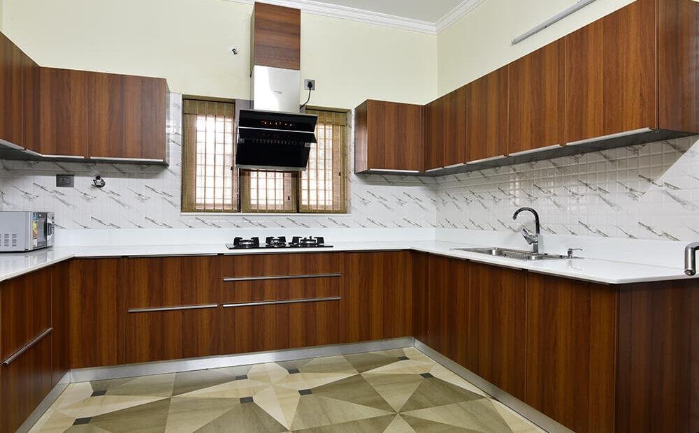 u-shaped-wood-finish-modular-kitchen-parkland-thrissur-kerala