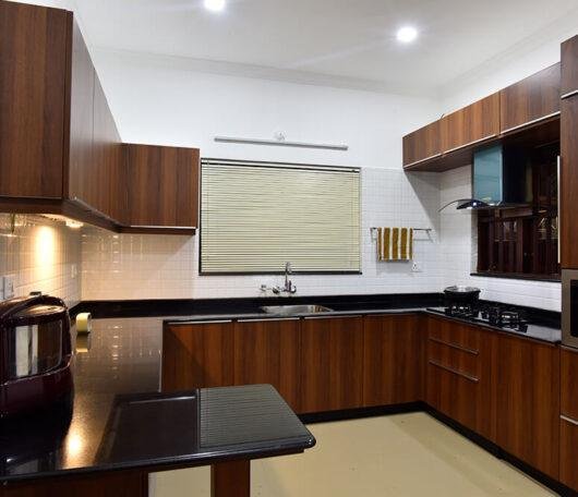 warm-wood-finish-modular-kitchen-parkland-thrissur-kerala