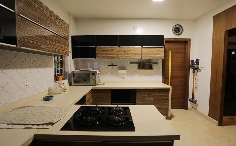 wood-grain-black-modern-kitchen-parkland-thrissur-kerala